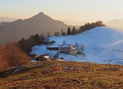 63 Rientro alle  cascine con vista verso il Monte Gioco